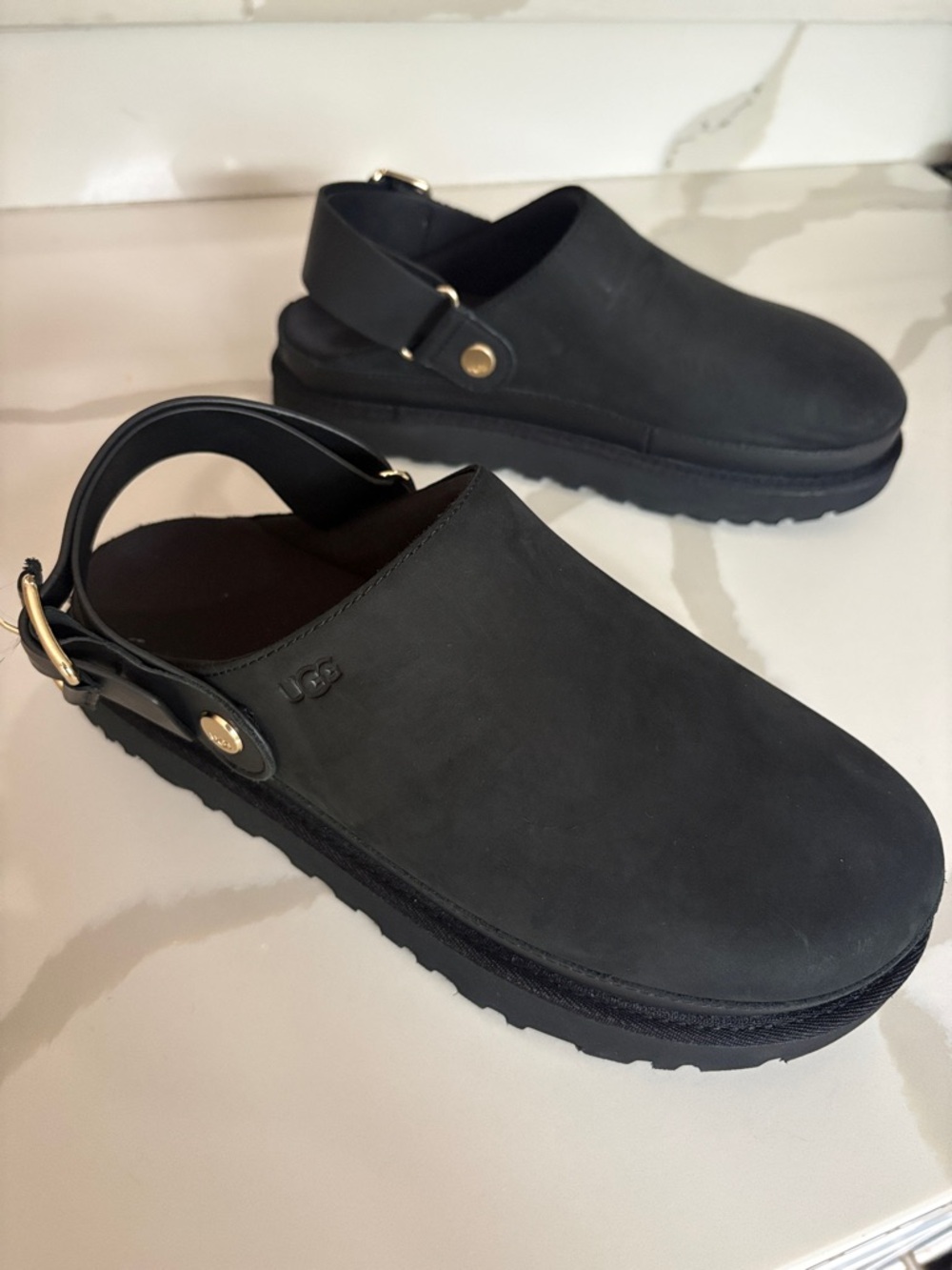 UGG women’s Goldenstar Villa Clog size 10 41